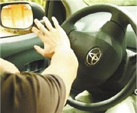 電路板廠盤點打方向盤錯誤手勢