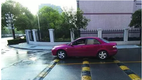 PCB廠：再這樣過減速帶，你的車壽命至少減三年！