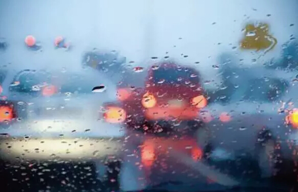 深圳線路板廠：雨天這么駕車，您家里人造嗎？