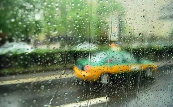 深圳線路板廠：雨天這么駕車，您家里人造嗎？