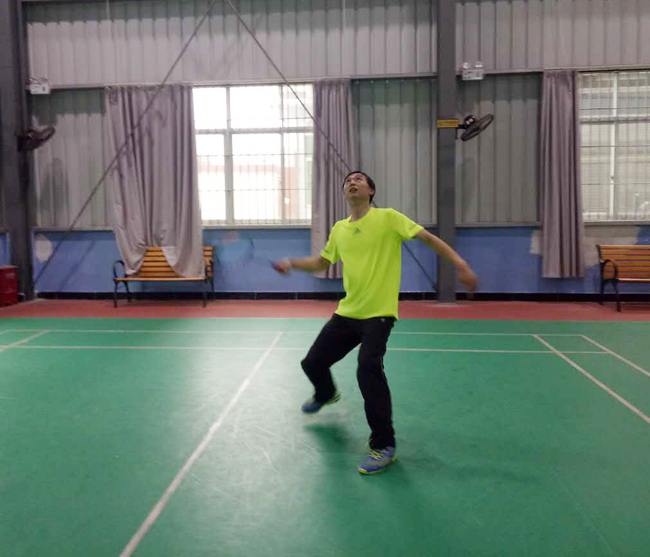 深聯(lián)線路板廠羽毛球比賽進行中…