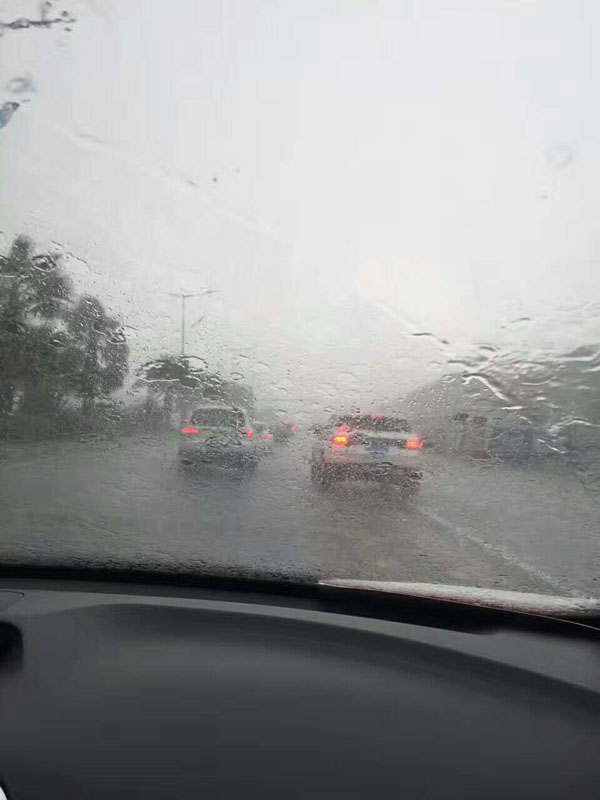 深圳天氣的秒晴秒雨，PCB小編想問這番酸爽滋味你還能hold住嗎？