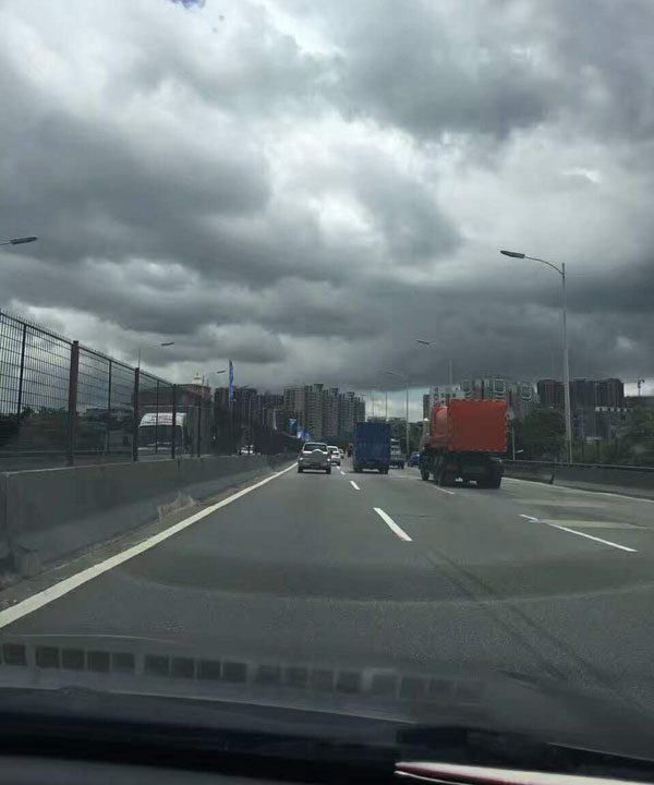 深圳天氣的秒晴秒雨，PCB小編想問這番酸爽滋味你還能hold住嗎？