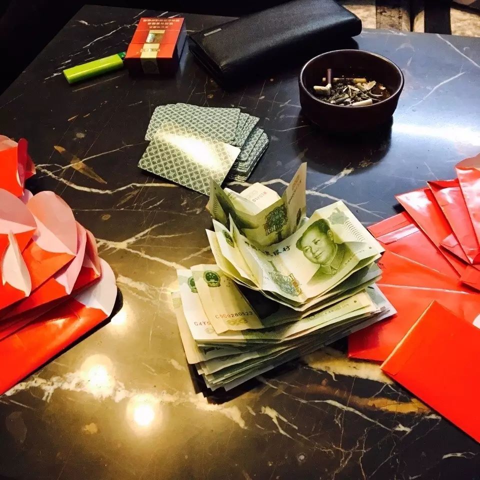 同事結(jié)婚只給100紅包，線路板廠小編都覺得尷尬，結(jié)果…廣東人的評(píng)論亮了，哈哈哈