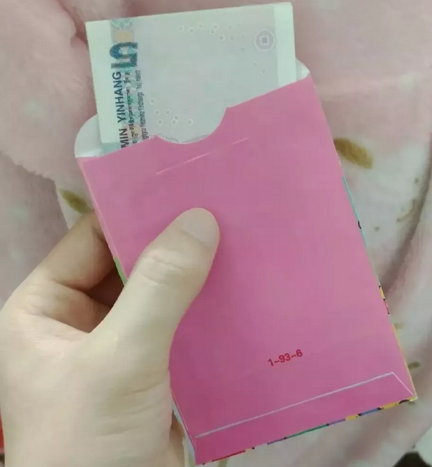 同事結(jié)婚只給100紅包，線路板廠小編都覺得尷尬，結(jié)果…廣東人的評(píng)論亮了，哈哈哈